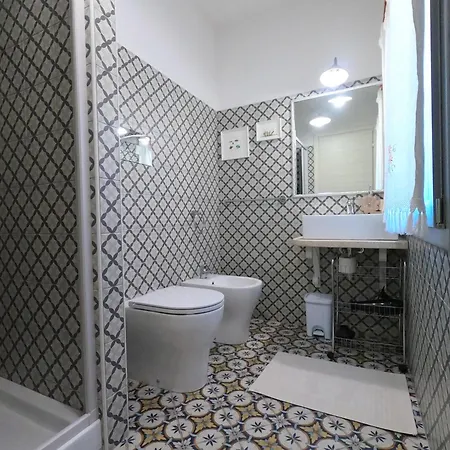 Dommu De Nannai Moro: Con Terrazza * 包内伊