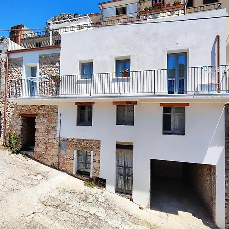 Dommu De Nannai Moro: Con Terrazza Casa vacanze Baunei