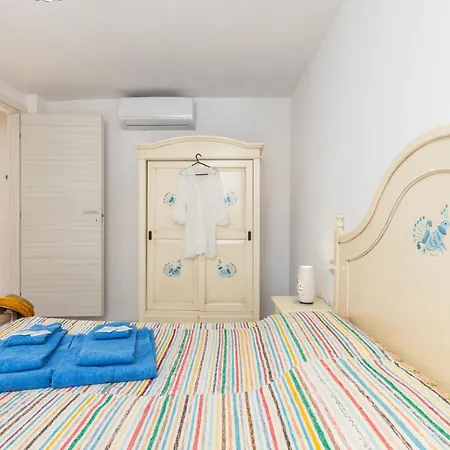 Casa de Férias Dommu De Nannai Moro: Con Terrazza *