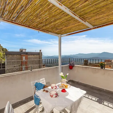 Casa de Férias Dommu De Nannai Moro: Con Terrazza Baunei